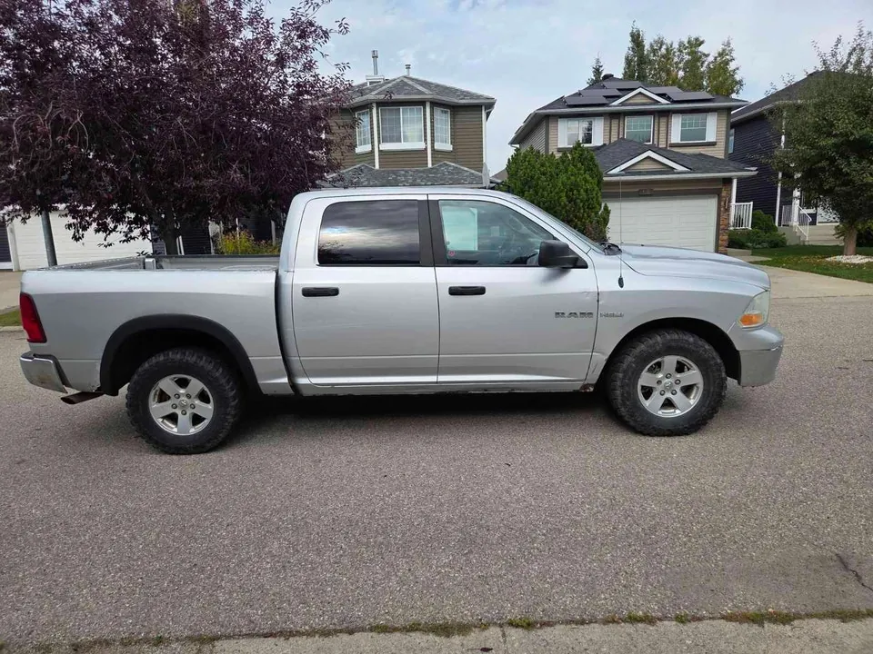 Dodge Ram 1500 2011 photo 3
