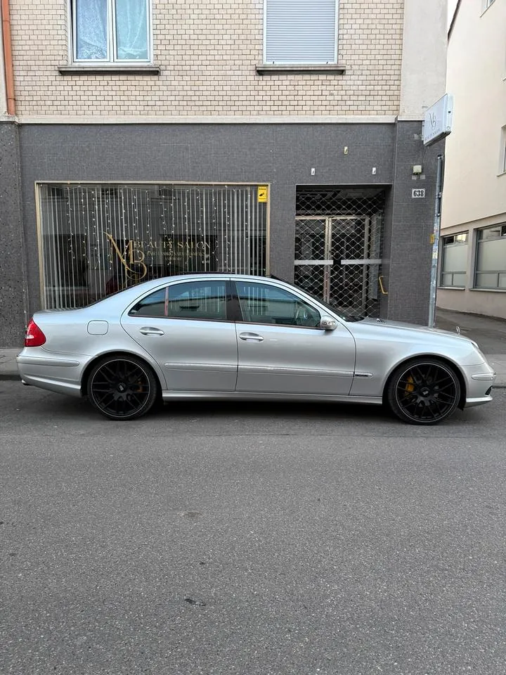 Mercedes-Benz E 320