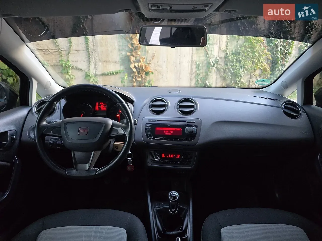 Seat Ibiza 2012 photo 2