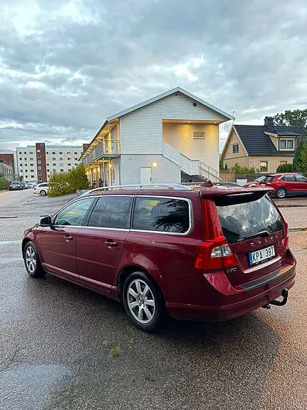 Volvo V70 2010 photo 2