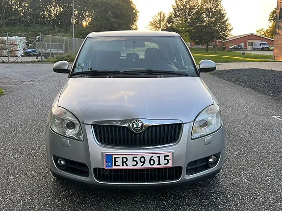 Skoda Fabia 2009 photo 3