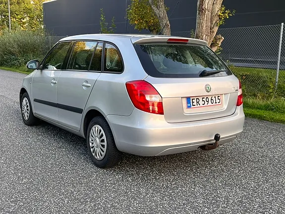 Skoda Fabia 2009 photo 5