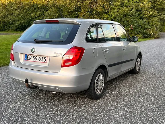 Skoda Fabia 2009 photo 4