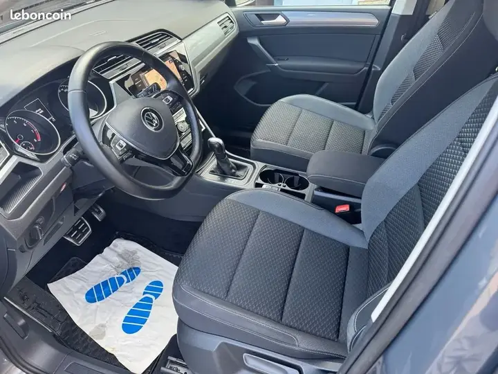 Volkswagen Touran 2022 photo 3