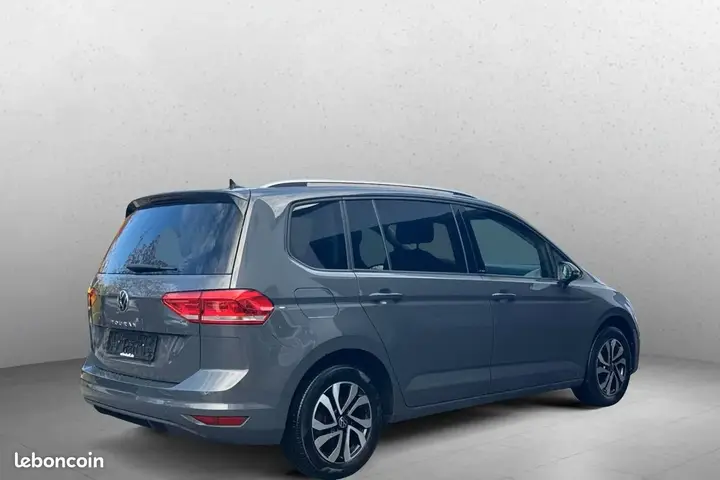 Volkswagen Touran 2022 photo 2