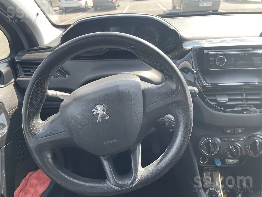 Peugeot 208 2013 photo 2