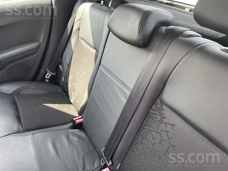 Peugeot 208 2013 photo 3