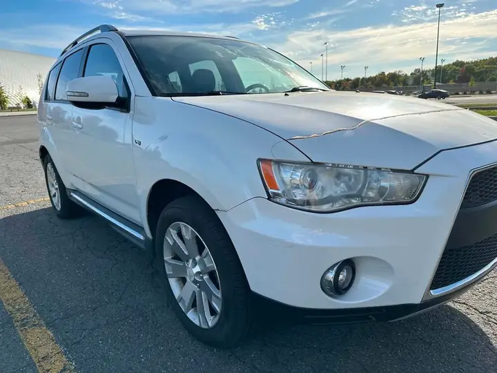 Mitsubishi Outlander 2011 photo 3