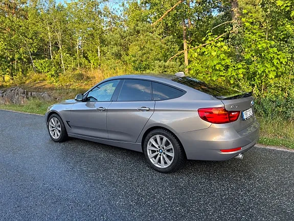 BMW 318D 2016 photo 2
