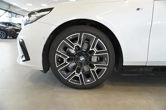 BMW I5 2025 photo 5