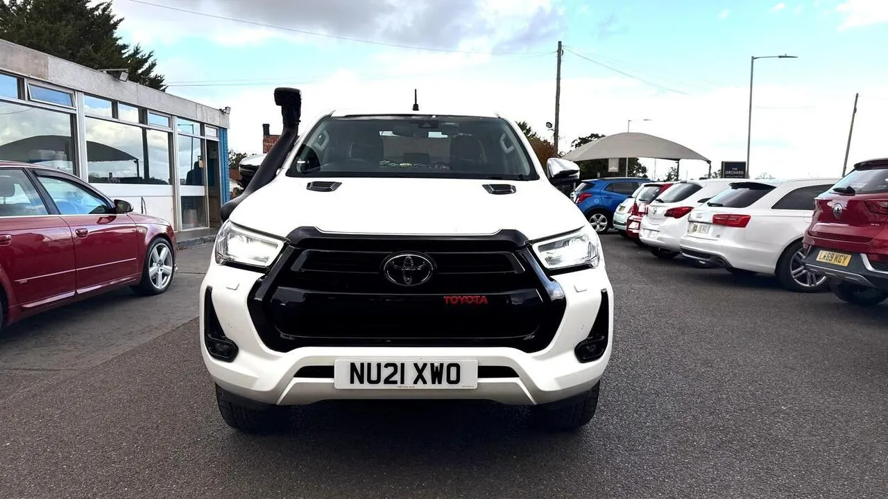 Toyota Hilux 2021 photo 2
