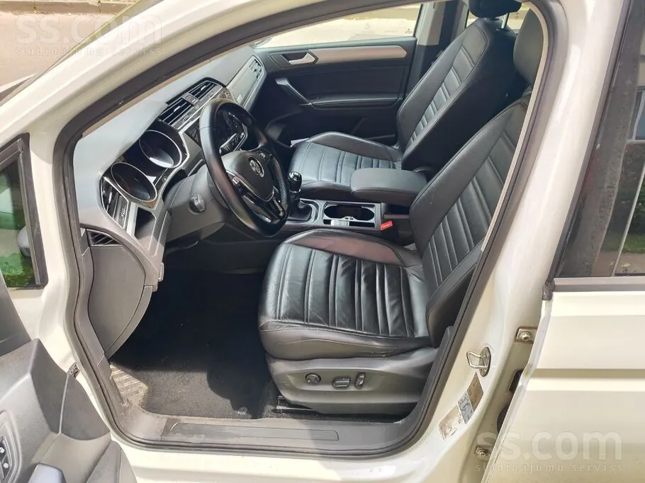 Volkswagen Touran 2018 photo 2