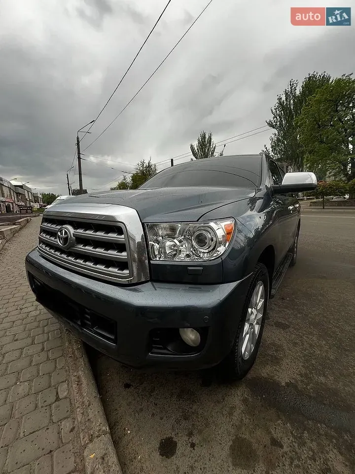 Toyota Sequoia 2010 photo 5