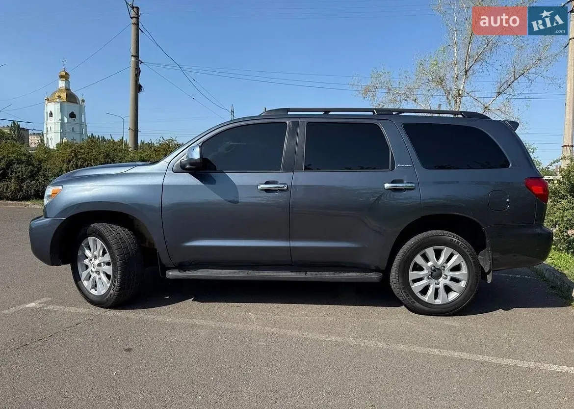 Toyota Sequoia 2010 photo 3