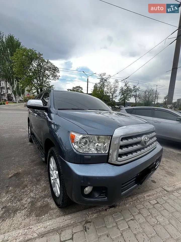 Toyota Sequoia 2010 photo 4