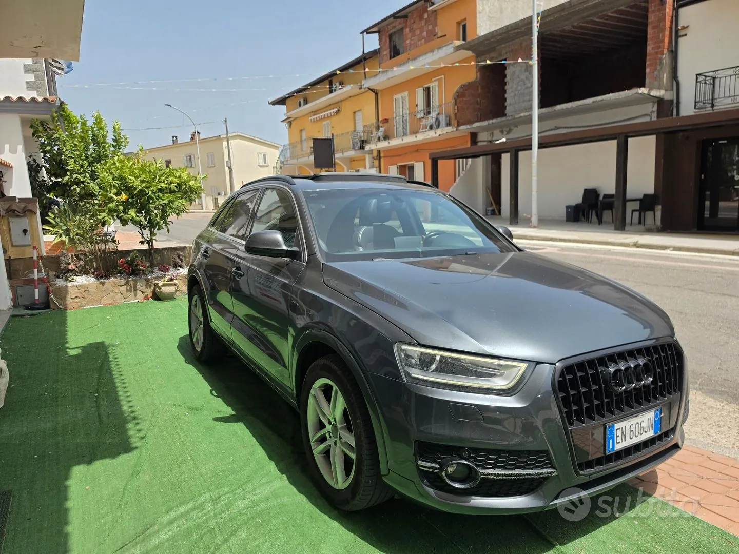 Audi Q3 2012 photo 2