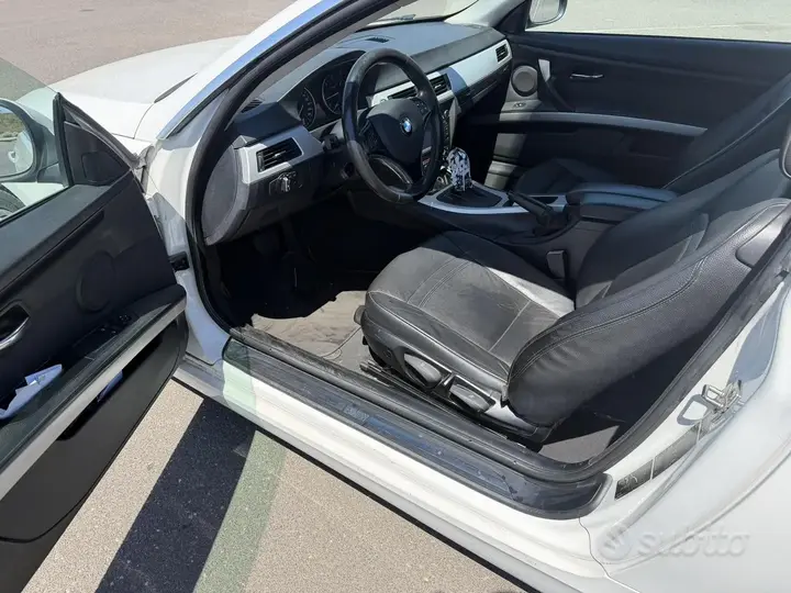 BMW 320D 2010 photo 5