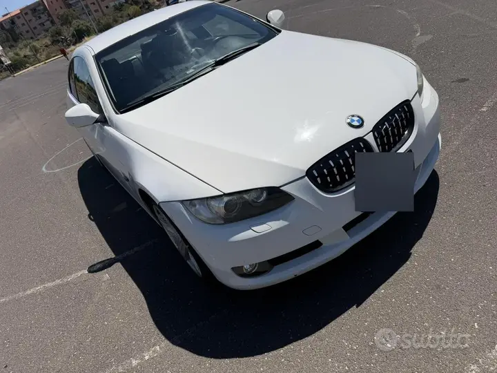 BMW 320D 2010 photo 2