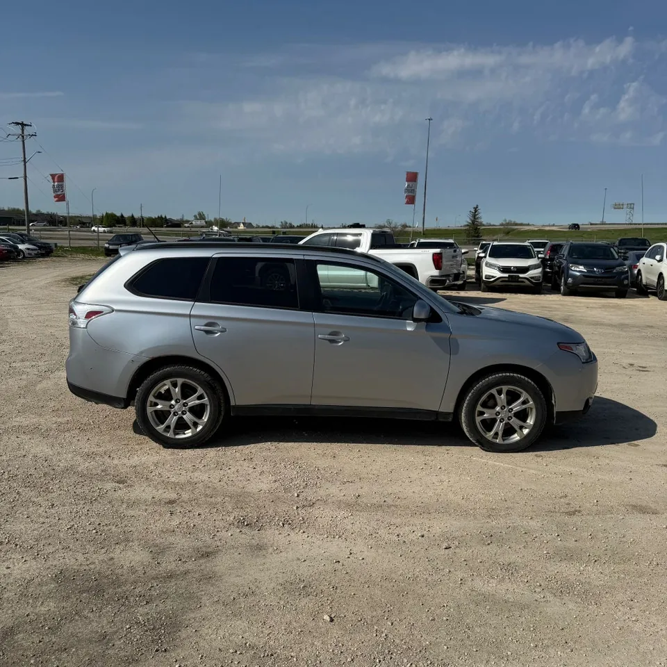 Mitsubishi Outlander 2014 photo 2