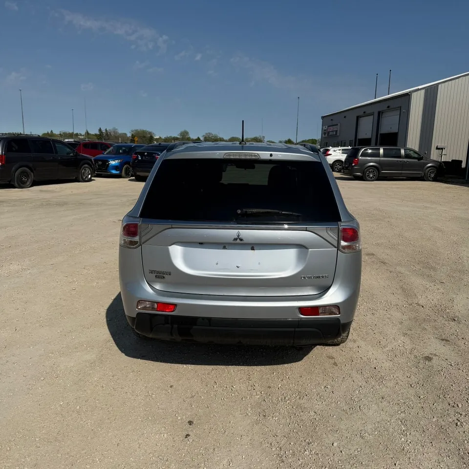 Mitsubishi Outlander 2014 photo 4