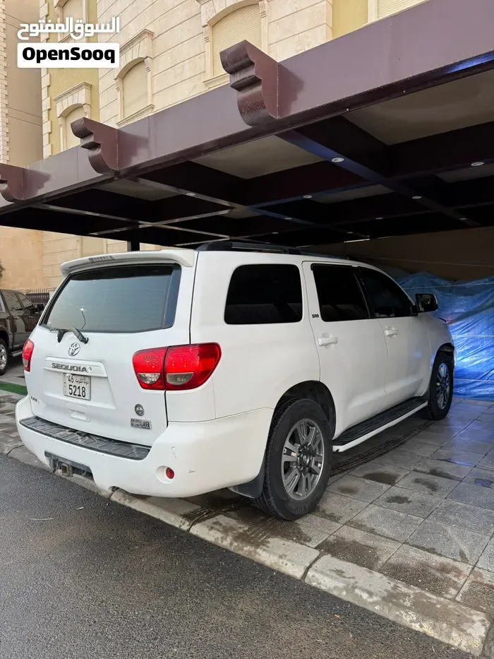 Toyota Sequoia 2010 photo 3