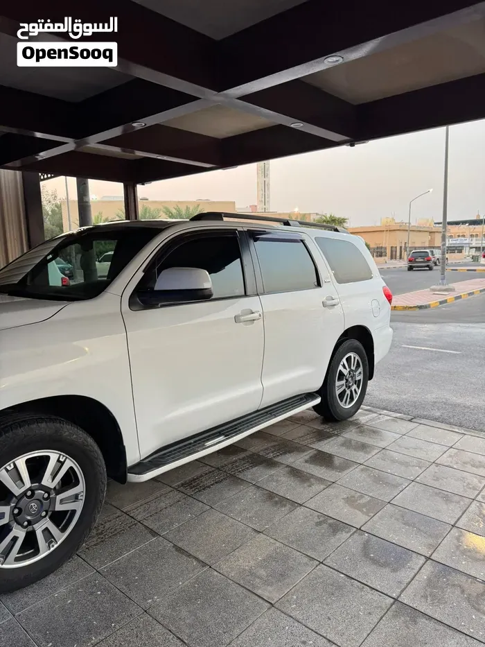 Toyota Sequoia 2010 photo 4