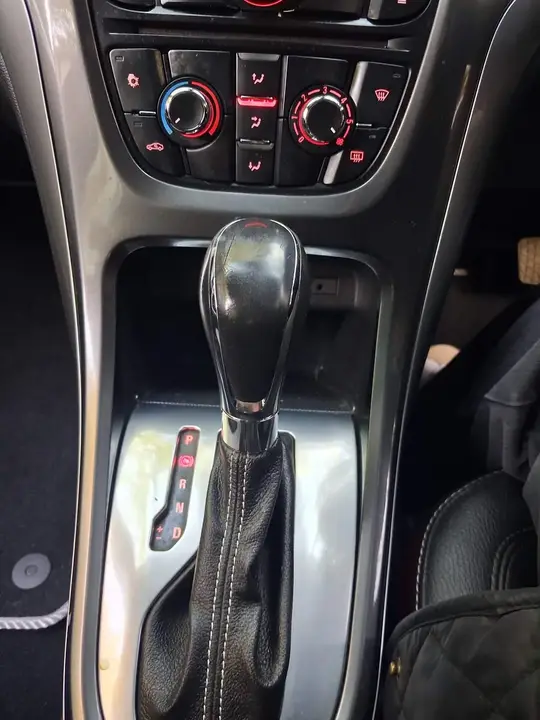 Vauxhall Astra 2013 photo 4