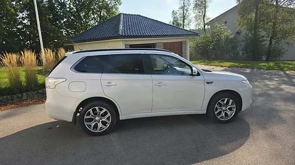 Mitsubishi Outlander 2014 photo 2