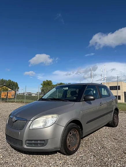 Skoda Fabia 2007 photo 2