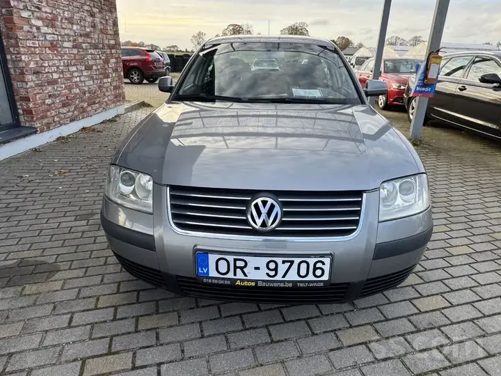 Volkswagen Passat 2003 photo 2