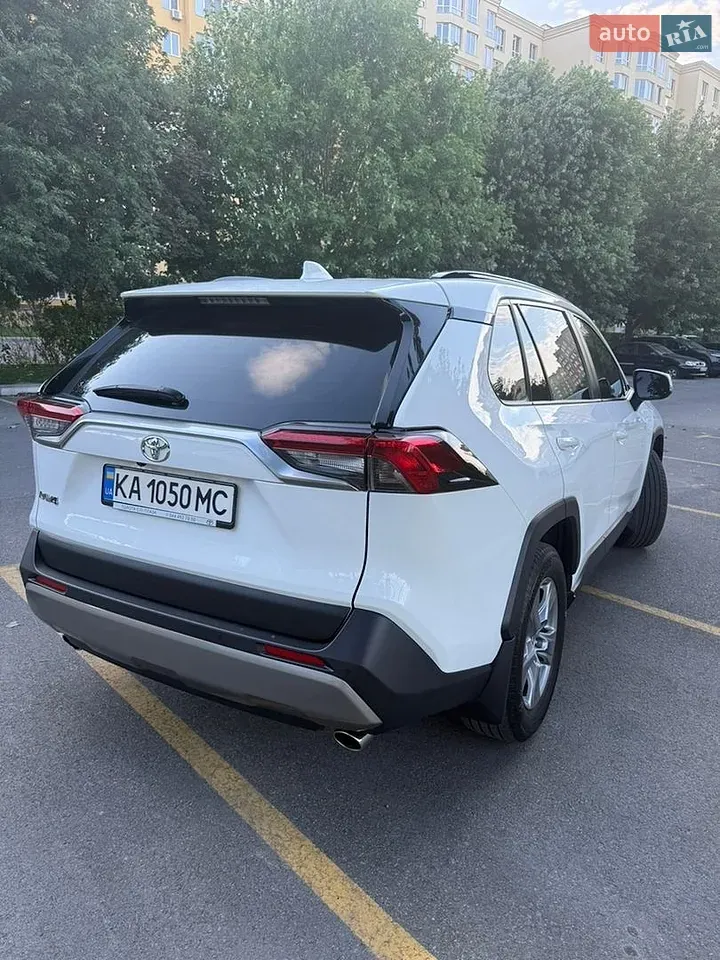 Toyota Rav4 2023 photo 3