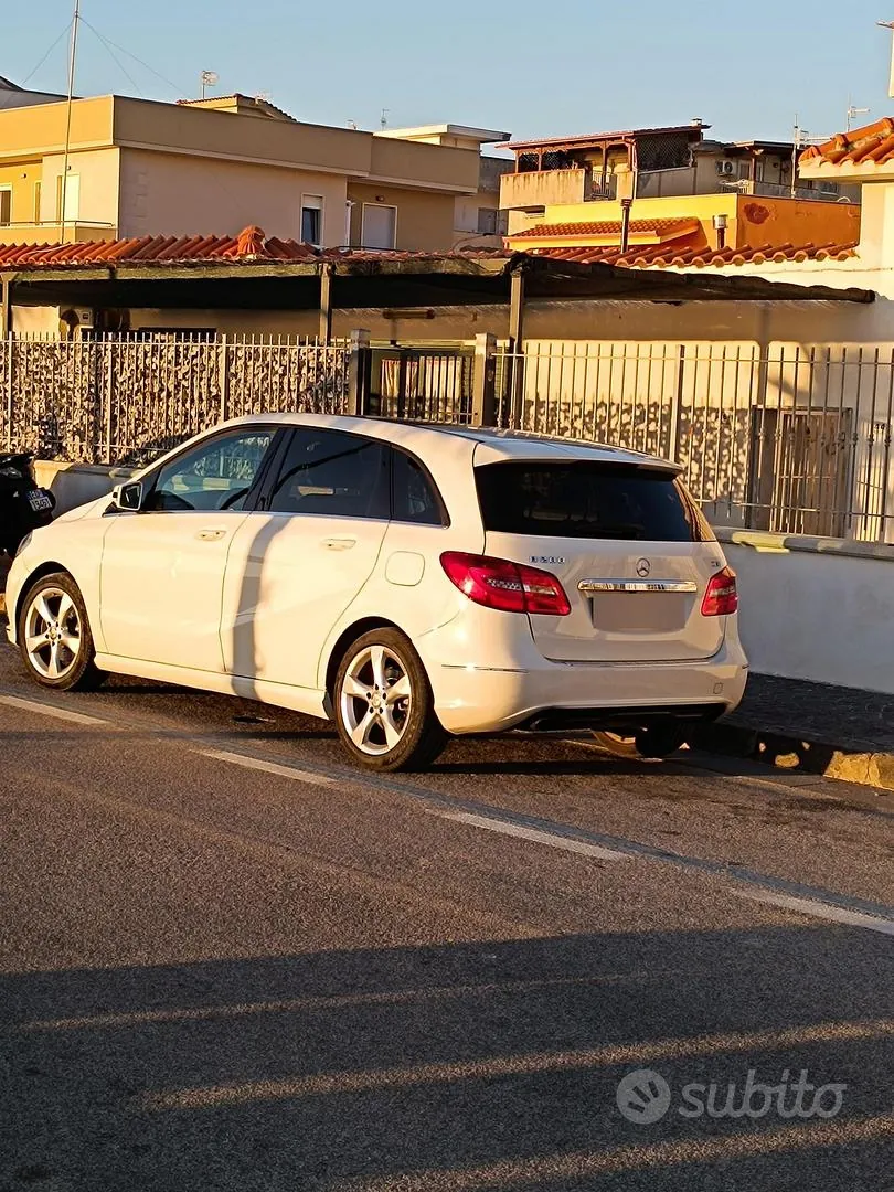 Mercedes-Benz B 200