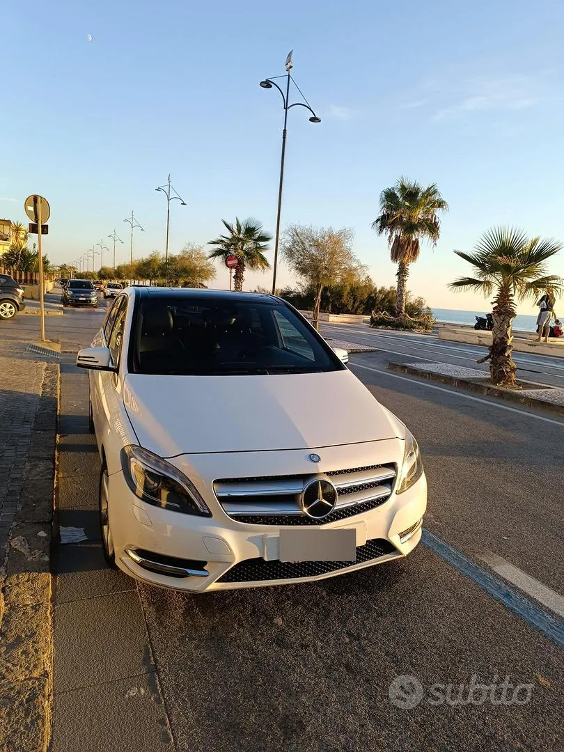 Mercedes-Benz B 200 2013 photo 2