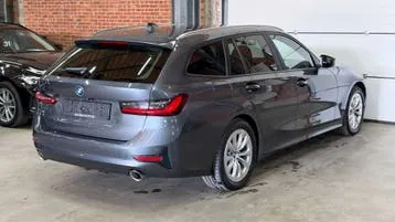 BMW Série 3 2022 photo 2