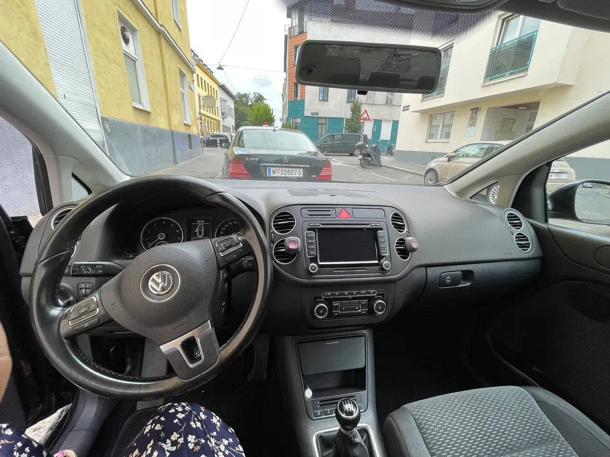 Volkswagen Golf 2011 photo 3