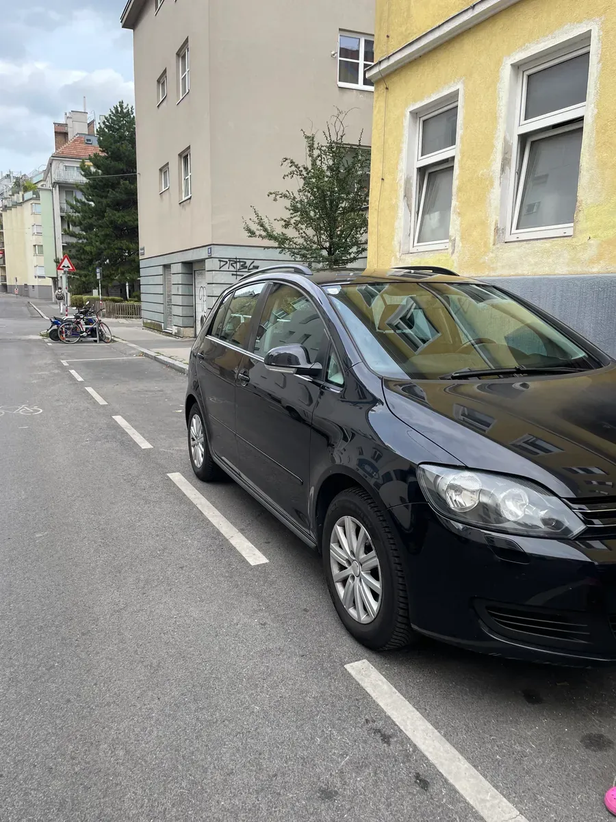 Volkswagen Golf 2011 photo 2