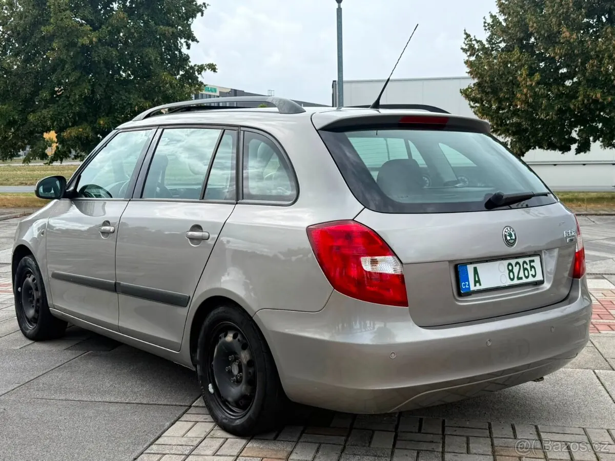 Skoda Fabia 2008 photo 2