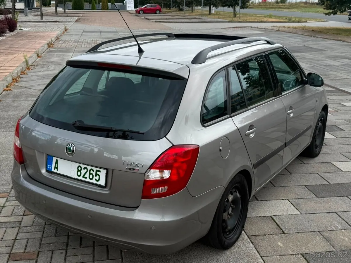 Skoda Fabia 2008 photo 4