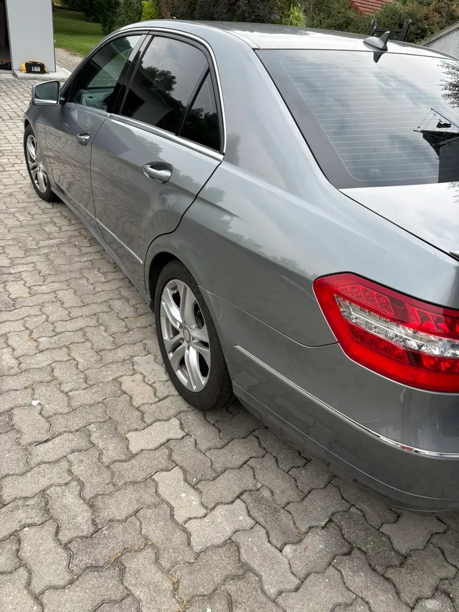 Mercedes-Benz E-Class 2009 photo 3