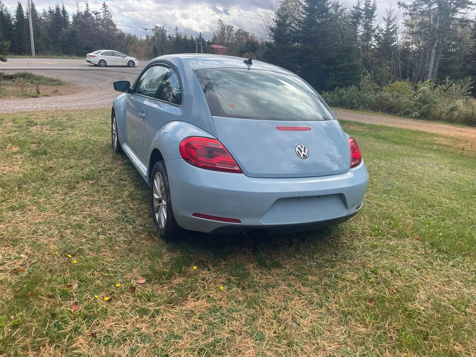 Volkswagen Beetle 2012 photo 3
