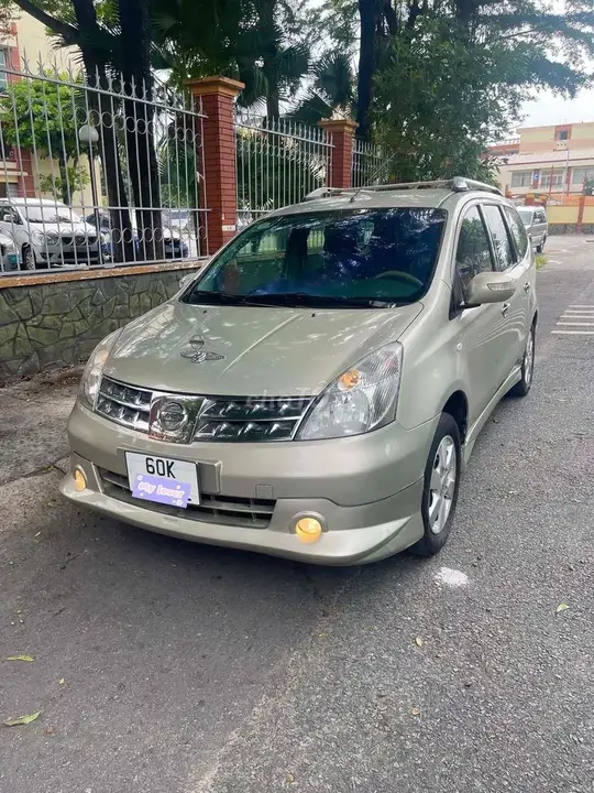 Nissan Grand Livina 2011 photo 3