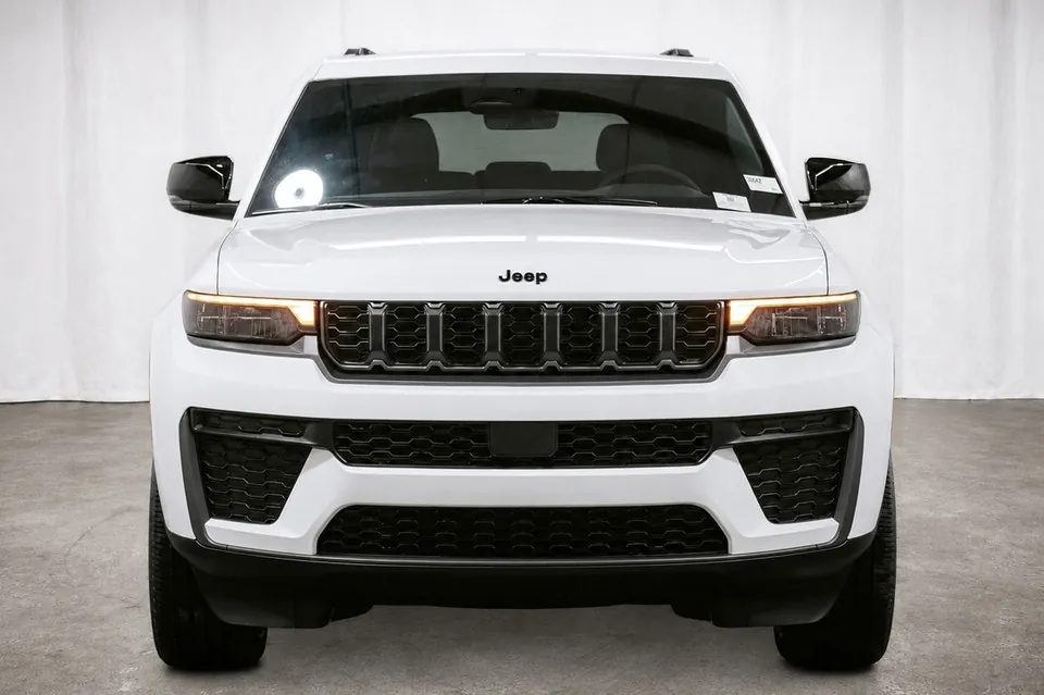 Jeep Grand Cherokee 2026 photo 2