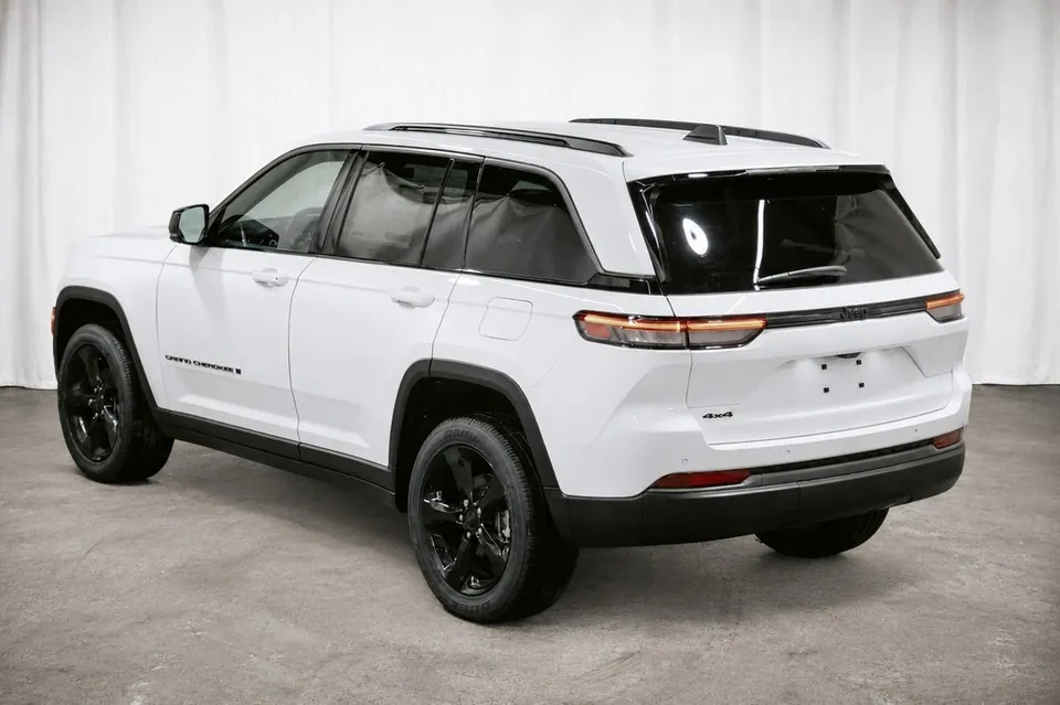 Jeep Grand Cherokee 2026 photo 4