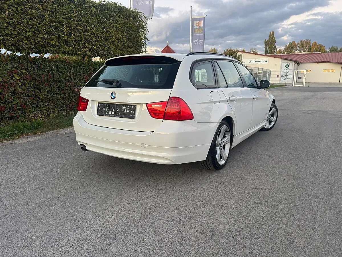 BMW 3 Series 2010 photo 3