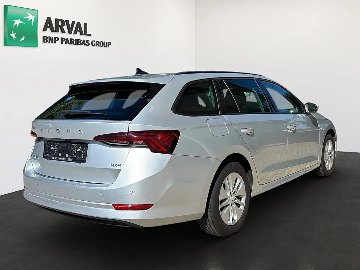Skoda Octavia 2023 photo 2