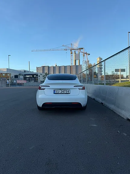 Tesla Model 3 2024 photo 4
