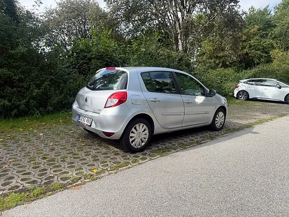 Renault Clio 2012 photo 4