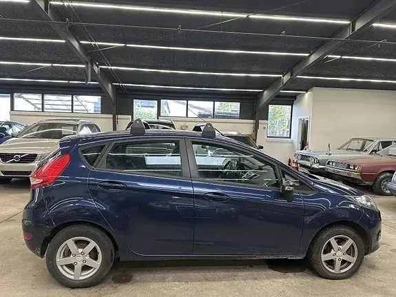 Ford Fiesta 2011 photo 4