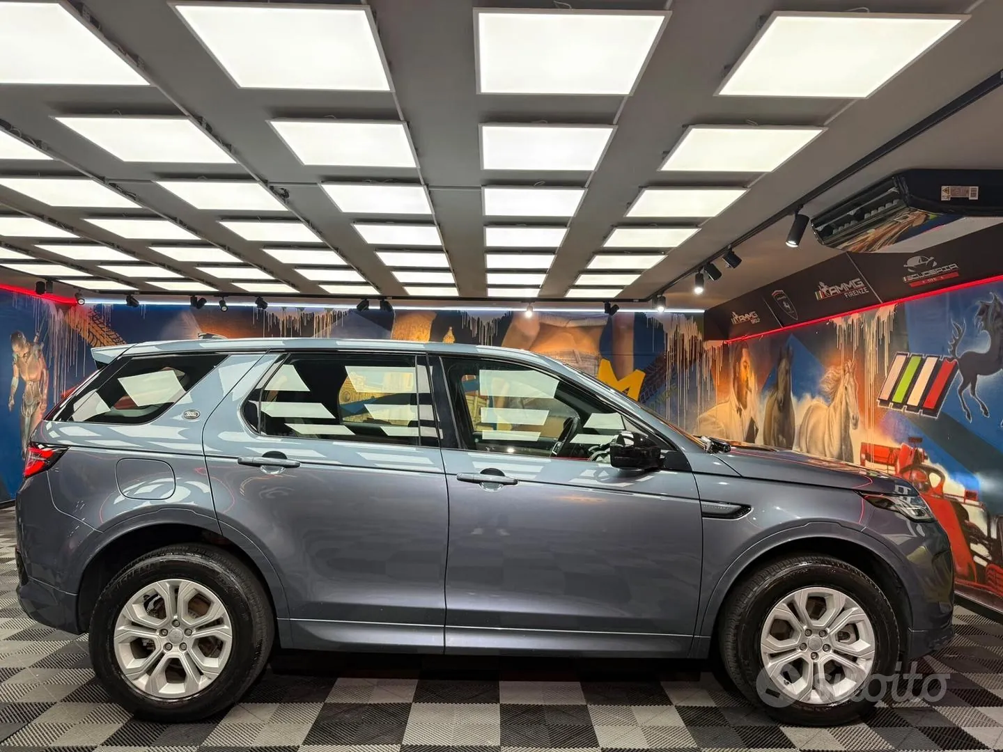 Land Rover Discovery Sport 2023 photo 4