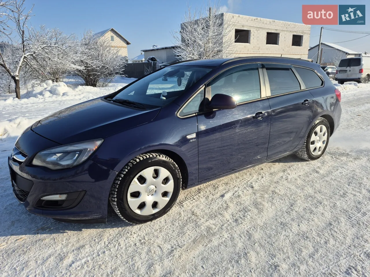 Opel Astra 2013 photo 2